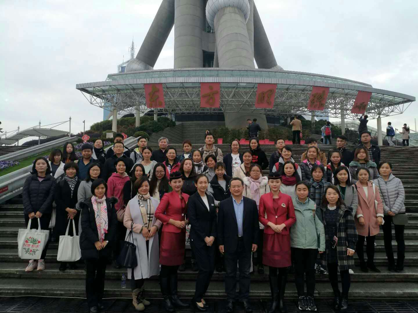 东方明珠合影.jpg