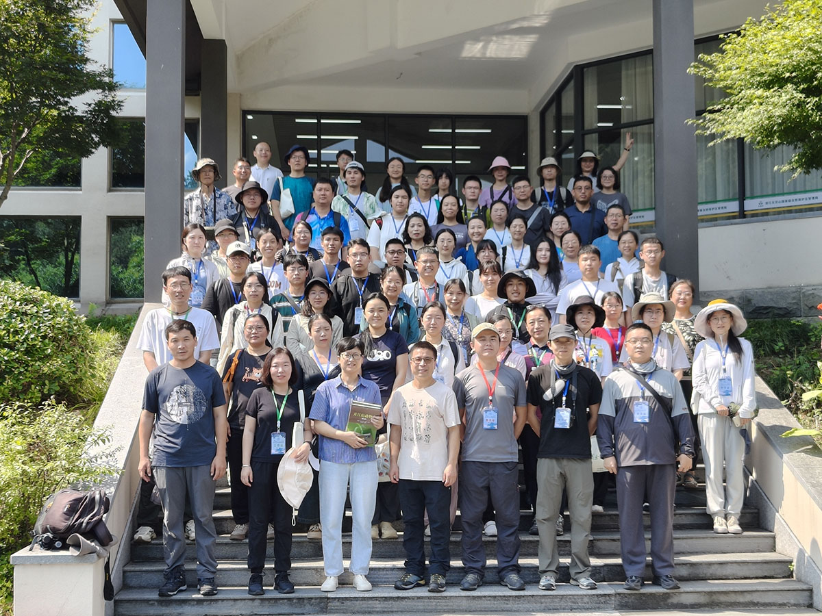 图4. 天目山开班合影（钟鑫拍摄）.jpg