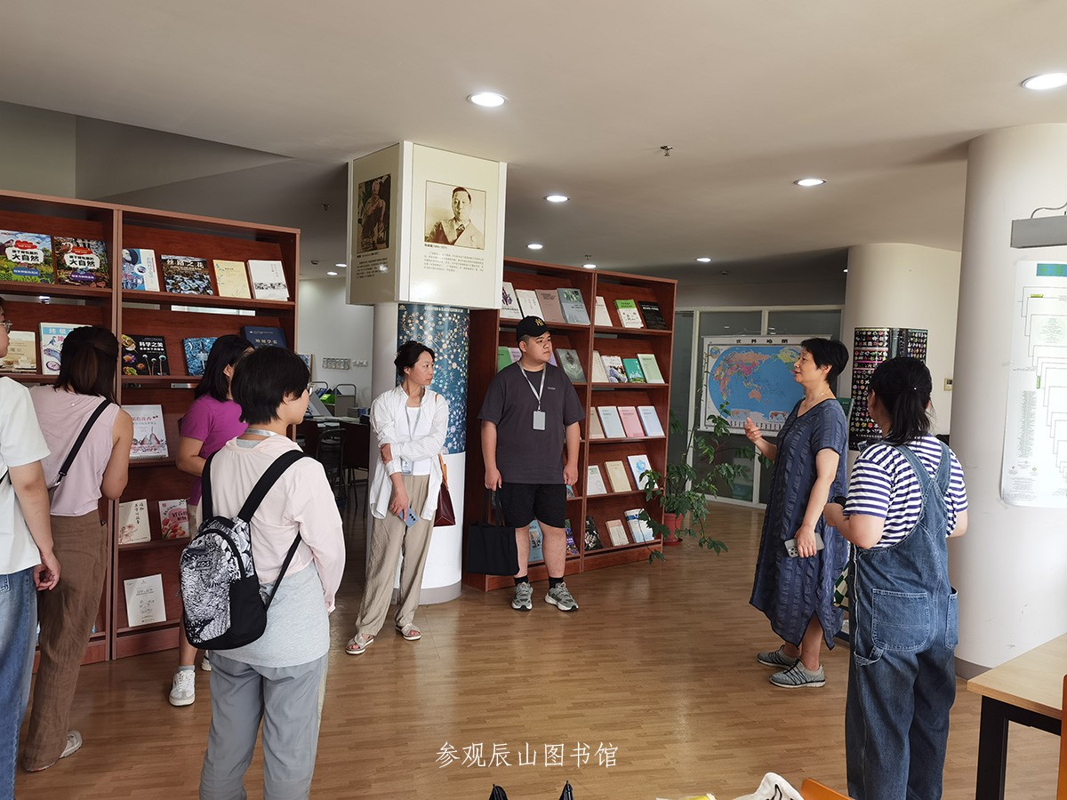 参观辰山图书馆.jpg
